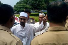 Tolak Bupati Purwakarta,...