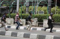 Polisi Tembak 4 Pelaku...