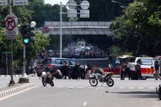 Bom di Sarinah, Bandara...