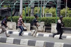 Pengobatan Korban Bom...