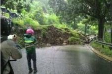 Material Longsoran di...