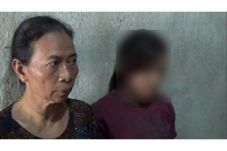 Siswi SMP Diarak Telanjang...