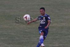 Telanjur Cinta Persib,...