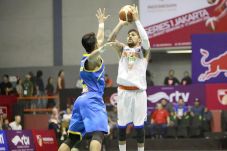 Juara Bertahan Tumbang...