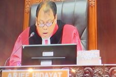 Sidang MK, Hingga Siang...