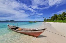 Nikmati Keindahan Pulau...