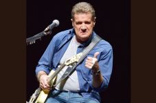 Gitaris The Eagles,...