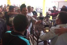Kericuhan Warnai Rapat...