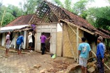 Puting Beliung Rusak...