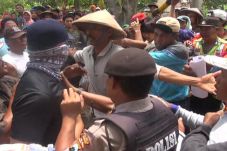 Tolak Penambangan, Warga...