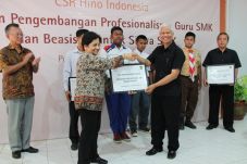 Awali 2016 Hino Berikan...