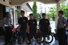 Polisi Ringkus Kawanan...