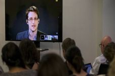 Snowden Dibombardir...