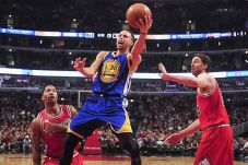 Kalahkan Bulls, Warriors...