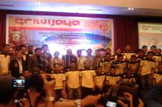 Firman Utina Cs Datang,...