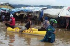 Banjir Terjang Pasar...