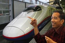 Ekonom: Proyek Kereta...