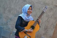 Ingin Jadi Gitaris dan...