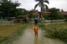 Terendam Banjir Kiriman,...