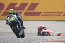 Insiden Rossi vs Marquez...