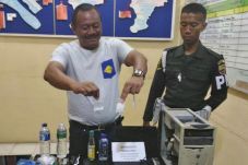 Anggota TNI AD Edarkan...