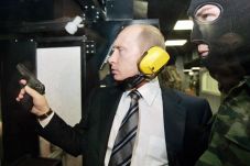 Tuding Putin Korupsi,...