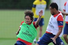 Dua Gelandang Arsenal...