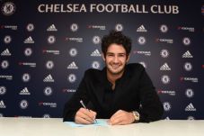 RESMI: Chelsea Pinjam...