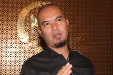 Jadi Algojo, Ahmad Dhani...