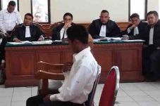 Agus Pasrah Dituntut...