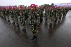 Marinir dan Yonif 143...
