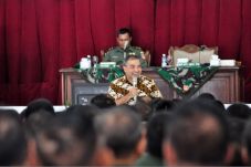 Anggota TNI Jangan Mengagungkan...