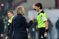 Hina Wasit dan Penonton,...