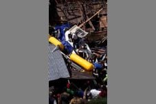 Helikopter Tabrak Rumah...