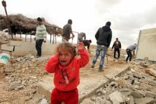 Israel Buldozer 23 Rumah,...