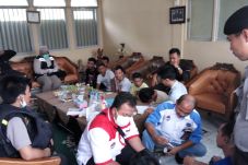 12 Napi Lapas Serang...