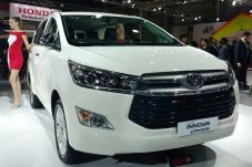 Innova Crysta Gunakan...