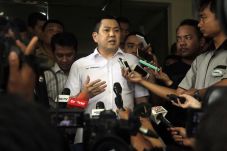 HT Tegaskan SMS kepada...