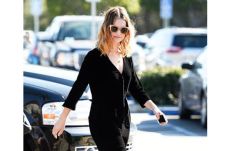 Lily James Tampil Menawan...