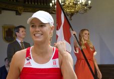 Wozniacki Pembawa Bendera...