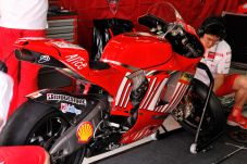 Stoner: Motor Terbaik...