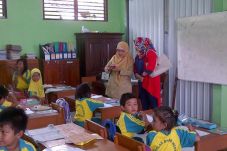 Sambangi Kelas Jamal,...