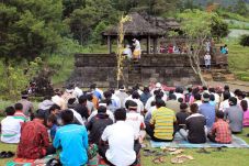 Umat Hindu Karanganyar...