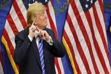 Trump Menangi Primari...