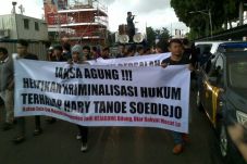 Kejagung Diminta Hentikan...