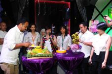 Ulang Tahun, V Radio...