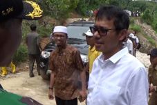 Gubernur Sumbar Bantu...