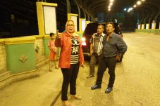 Jembatan Rusak dan Penuh...