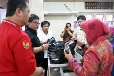 Sekjen PDIP Kunjungi...