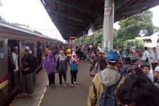 KRL Alami Gangguan di...